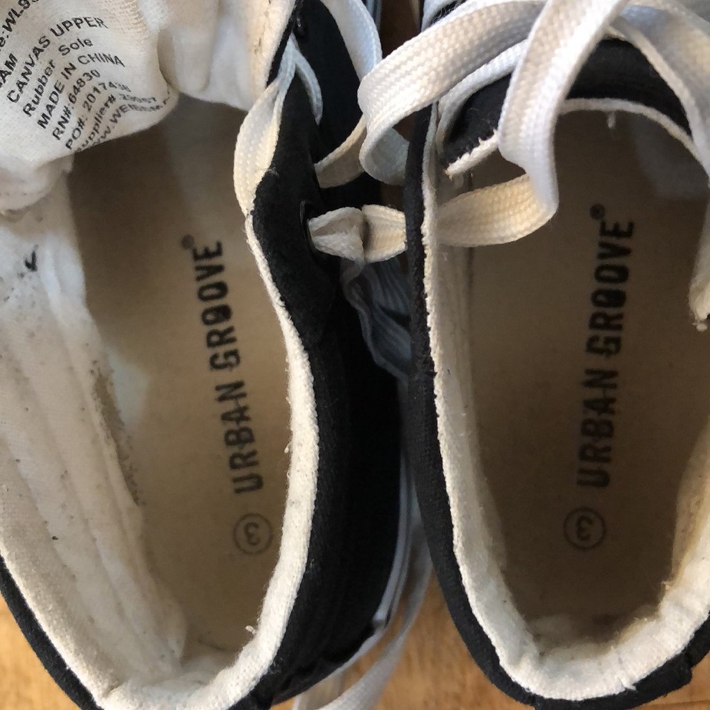 Girls size 3 canvas shoes. Only worn inside a limited number of times for dance. - Picture 7 of 7